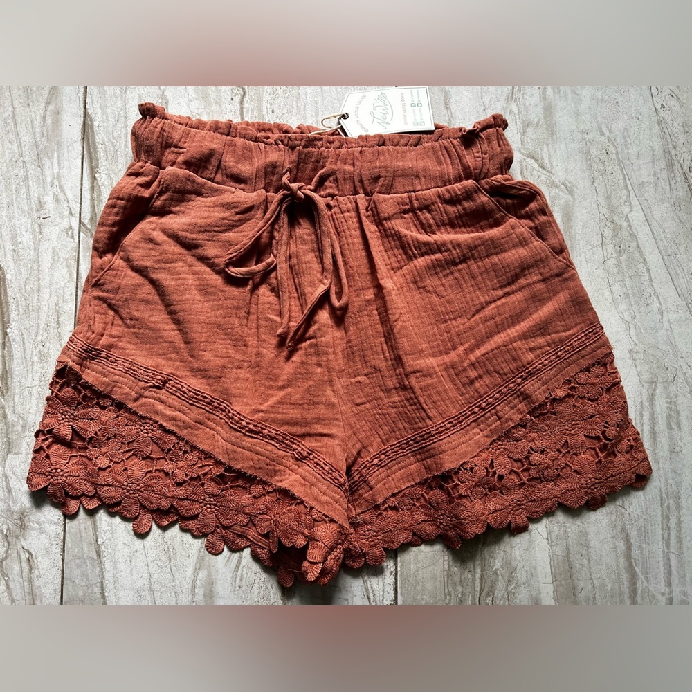 Very J Dusty Mauve Linen & Lace Shorts